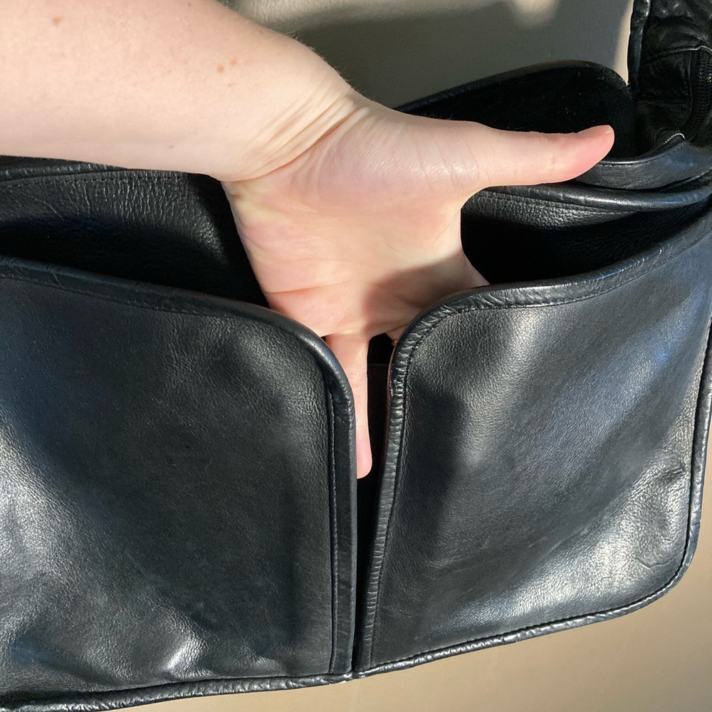 Le Donne black leather messenger bag - Picture 6 of 7